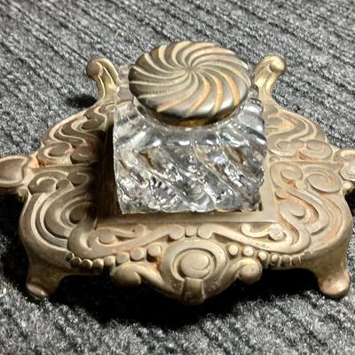 Vintage Bradley & Hubbard 7113 Brass Inkwell Ink Stand with original square glass inkwell and lid RARE FIND!