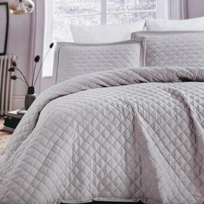 Papier & Chaud Queen Size 3-Piece Quilt Set in Dove Gray Box Quilt Pattern