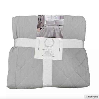 Papier & Chaud Queen Size 3-Piece Quilt Set in Dove Gray Box Quilt Pattern