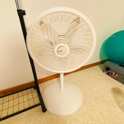 GARMENT RACK, CROFT AND BORROW LADIES ZIP UP ROBE, AND LASKO OSCILLATING FAN