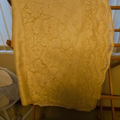 LAUNDRY DRYING RACK, OSCILLATING FAN AND PRETTY OVAL TABLECLOTH