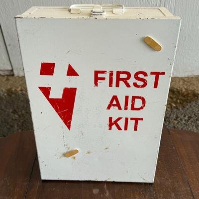 Metal 1st Aid box