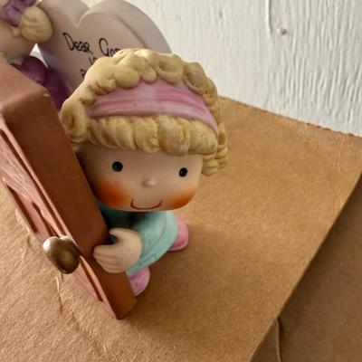 DEAR GOD KIDS FIGURE "IT'S ONLY ME" 1982 GIRL BEHIND A DOOR