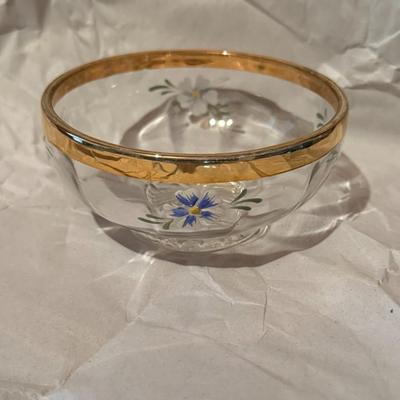 Lot of gold rimmed tea cups