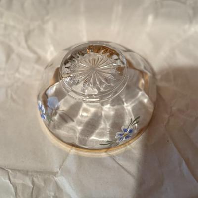 Lot of gold rimmed tea cups