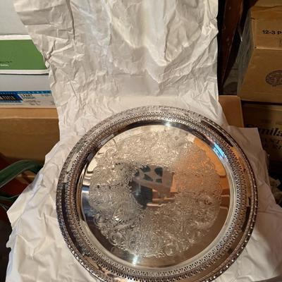 VINTAGE WM ROGERS MFG CO SILVER PLATE 15x15 ROUND SERVING TRAY #172 PLATTER