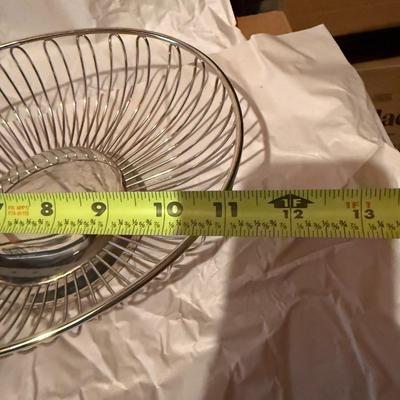 International Silver Company Silver Plated Vintage Wire Fruit Bowl @ 10” Across