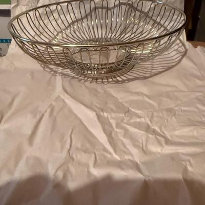 International Silver Company Silver Plated Vintage Wire Fruit Bowl @ 10” Across