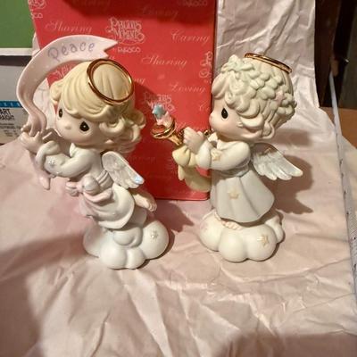 Precious Moments 117793 Bringing You The Gift Of Peace Limited Edition Figurine & PRECIOUS MOMENTS CHRISTMAS FIGURINE - S