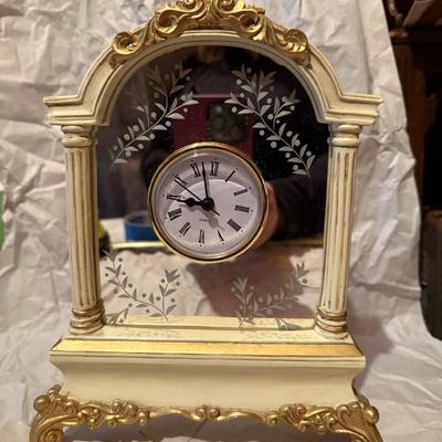 Vtg desk sized clock