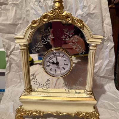 Vtg desk sized clock