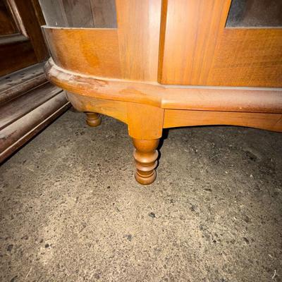 Vintage Curio Cabinet 