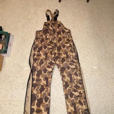 LIKE NEW CABELA’S CAMOUFLAGE COLD WEATHER HUNTING GEAR, INSULATED BIBS & DBL LINED COAT
