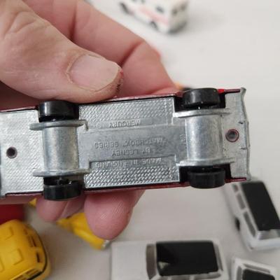 Large Lot Vintage Toy Die Cast Vehicles Cars Truck Buses Trailer, Ertl General Lee, Lesney, AHI Brand Toys Japan Die Cast Many HO sacle