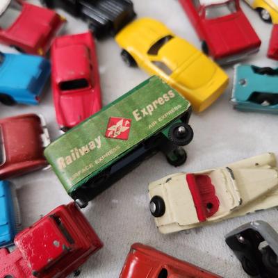Large Lot Vintage Toy Die Cast Vehicles Cars Truck Buses Trailer, Ertl General Lee, Lesney, AHI Brand Toys Japan Die Cast Many HO sacle