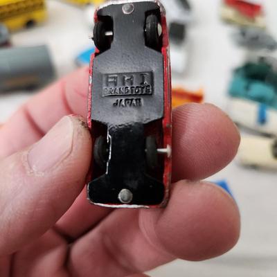 Large Lot Vintage Toy Die Cast Vehicles Cars Truck Buses Trailer, Ertl General Lee, Lesney, AHI Brand Toys Japan Die Cast Many HO sacle