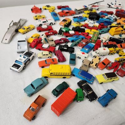 Large Lot Vintage Toy Die Cast Vehicles Cars Truck Buses Trailer, Ertl General Lee, Lesney, AHI Brand Toys Japan Die Cast Many HO sacle
