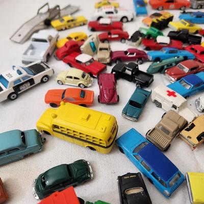 Large Lot Vintage Toy Die Cast Vehicles Cars Truck Buses Trailer, Ertl General Lee, Lesney, AHI Brand Toys Japan Die Cast Many HO sacle