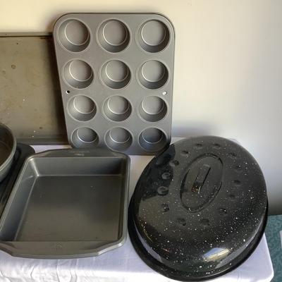 K8056 Lot of Assorted Baking Pans and Sheets