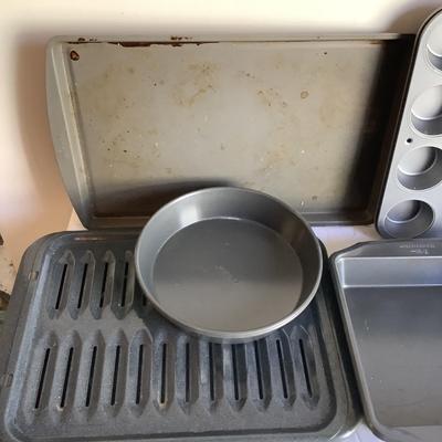 K8056 Lot of Assorted Baking Pans and Sheets