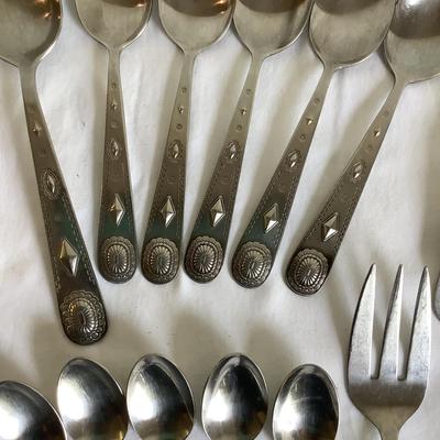 K8060 Lot of Vintage Stainless Steel Flatware Set (Wallace Taos Pattern)