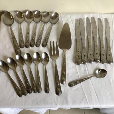 K8060 Lot of Vintage Stainless Steel Flatware Set (Wallace Taos Pattern)