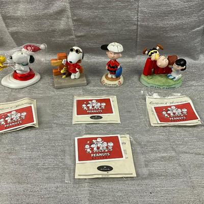Lot 575 Hallmark Gallery Peanuts Figures Snoopy