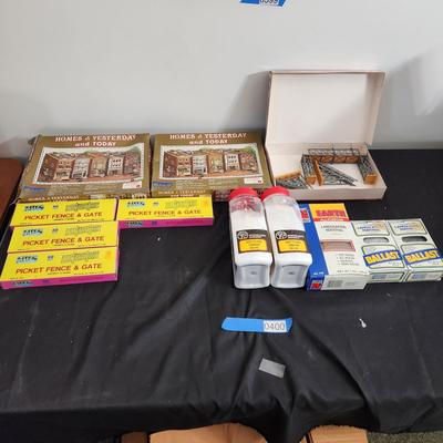 Ho Scale Model Train Homes of yesterday Fence 7 Gates Snow Flake Landscaping