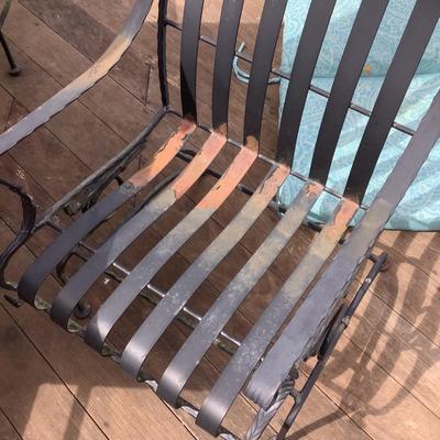 O8062 Outdoor Wrought-Iron Umbrella Table with Chairs