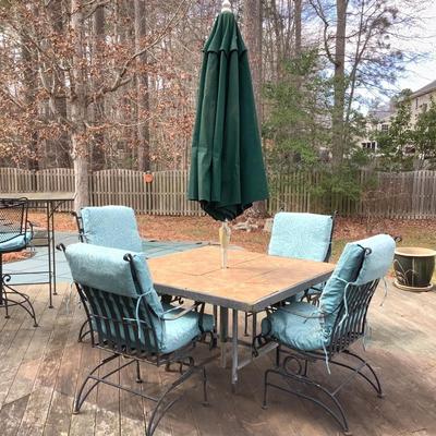 O8062 Outdoor Wrought-Iron Umbrella Table with Chairs
