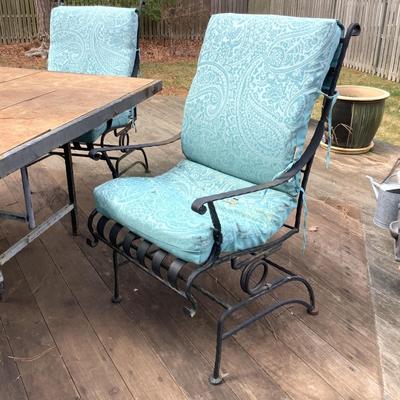 O8062 Outdoor Wrought-Iron Umbrella Table with Chairs