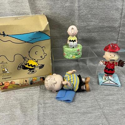 Lot 583 Charlie Brown Peanuts Figures Lot