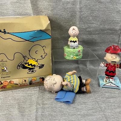 Lot 583 Charlie Brown Peanuts Figures Lot
