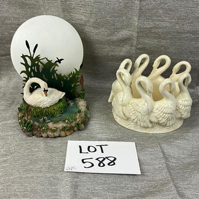 Lot 588 Swan Light Lot