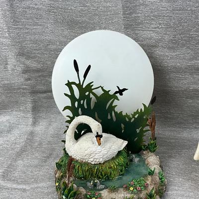 Lot 588 Swan Light Lot