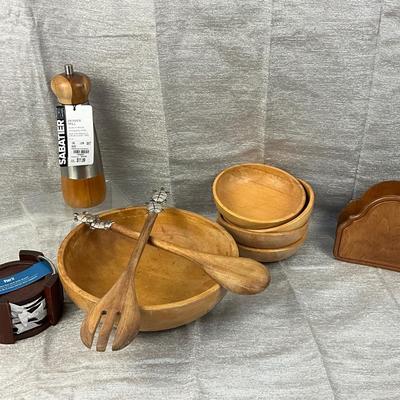 Lot 589 Wooden Kitchen Serving Items Pier 1