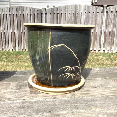 O8065 Large Terracotta Planter with Bamboo Design
