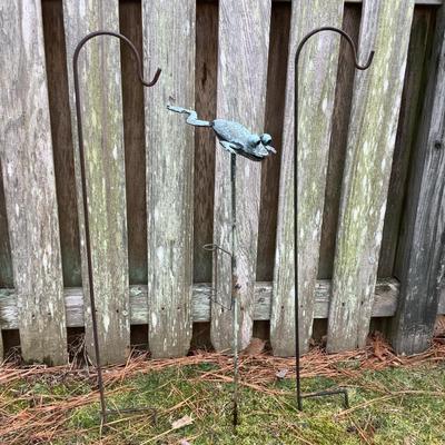 O8069 Rain Gauge Frog & Pair of Black Shepard Hooks