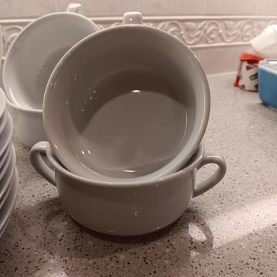 10 EVERYDAY WHITE PORCELAIN DINNER PLATES AND 8 SOUP BOWLS