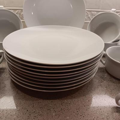 10 EVERYDAY WHITE PORCELAIN DINNER PLATES AND 8 SOUP BOWLS