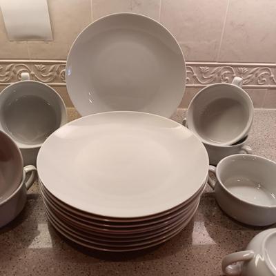 10 EVERYDAY WHITE PORCELAIN DINNER PLATES AND 8 SOUP BOWLS