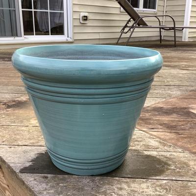 O8071 Large Blue Lite Planter Pot