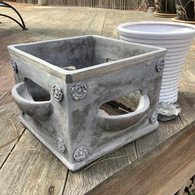 O8073 Pair of Outdoor Planter Pots