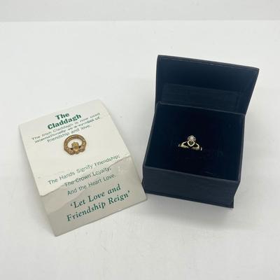 LOT 23: 10K Claddagh SZ 6.5 Ring - 2.5 gtw