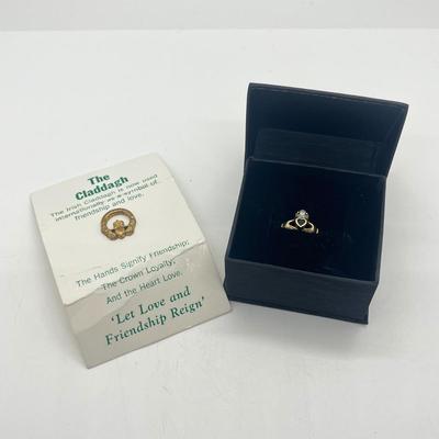 LOT 23: 10K Claddagh SZ 6.5 Ring - 2.5 gtw