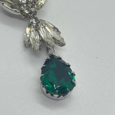LOT 24: Vintage Emerald Green Rhinestone Brooch