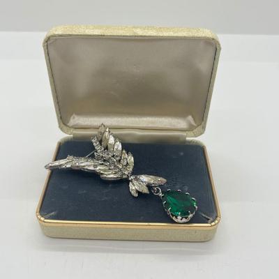 LOT 24: Vintage Emerald Green Rhinestone Brooch