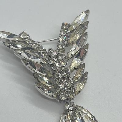 LOT 24: Vintage Emerald Green Rhinestone Brooch