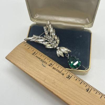LOT 24: Vintage Emerald Green Rhinestone Brooch