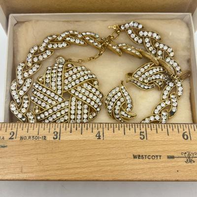 LOT 27: Vintage Trifari 1963 Crown Collection “Cavalcade”